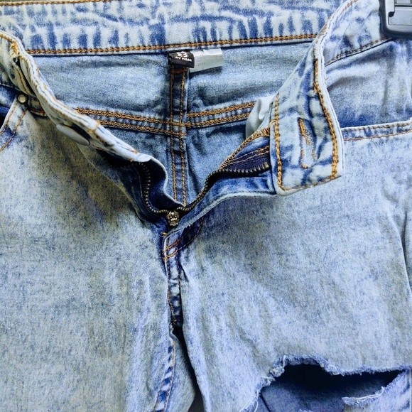 DIVIDED BY H&M DISTRESSED/RIPPED SKINNY LEG FADED DENIM BLUE JEANS LIGHT WASH 8 - Picture 7 of 12